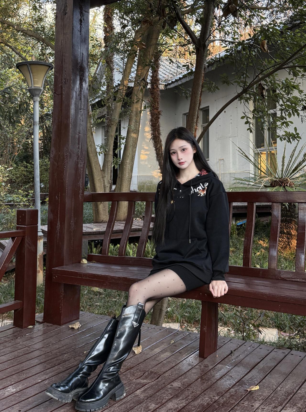 |||甜酷女孩👧黑色卫衣穿搭分享黑色一点小印花童趣可爱内里加绒的保暖可