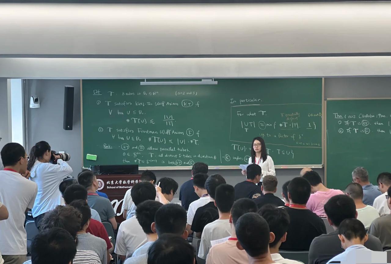 这就是荣归故里吗？王虹回北大讲挂谷。昨天最火的新闻。国内顶级学府北京大学迎来