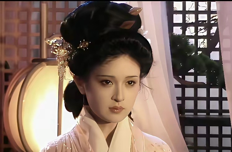 曹操这人堪称一代枭雄，他有个比较显著的缺点，就是管不住裤腰带。这事儿要说起来