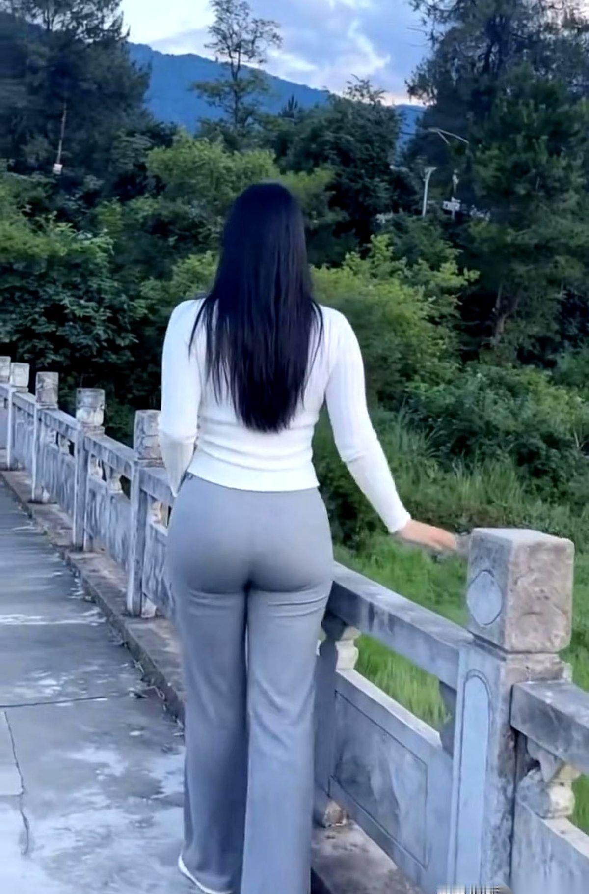 我跟你讲，那天我是真被吓到了，但后来又觉得巨好笑。不是被蛇吓的。是被我们邻居