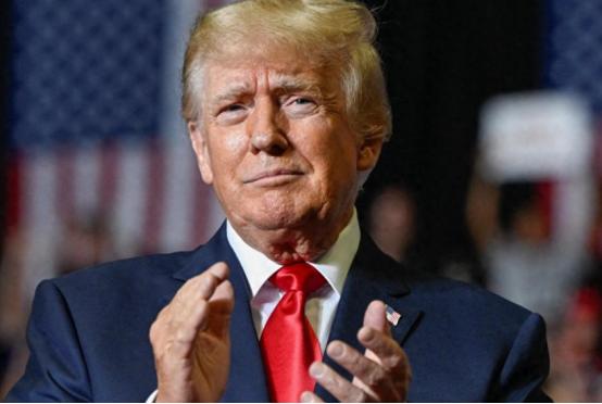 特朗普暴跳如雷！2026年1月23日报道，短短24小时内，79岁特朗普发帖超80