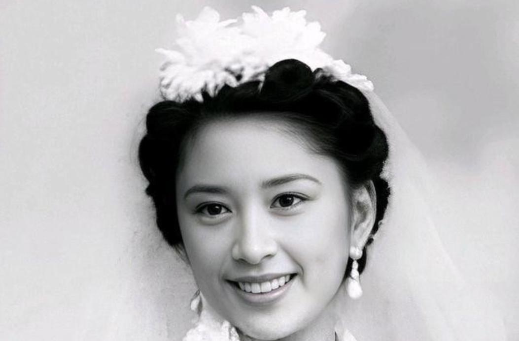 1966年，27岁的胡友松发现生理期没正常来，便问76岁的丈夫李宗仁怎么办。谁料