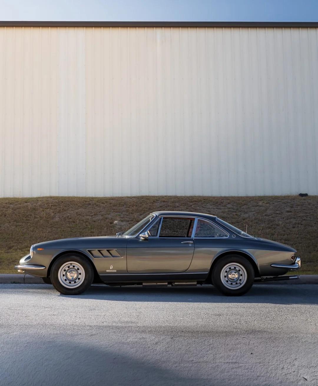 好的比例，本身就是一种高级感1967年的Ferrari330GTC