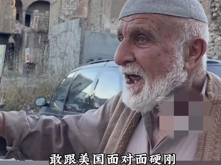 霸权滤镜当场稀碎！伊拉克大爷对着镜头硬核掀桌，这波跨越万里的致敬直接把排面拉爆大