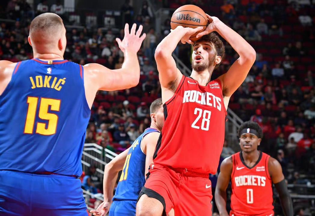 火箭队现在稳守西部第四。这样的话，他们季后赛的对手非常有可能是掘金队或者是森林狼