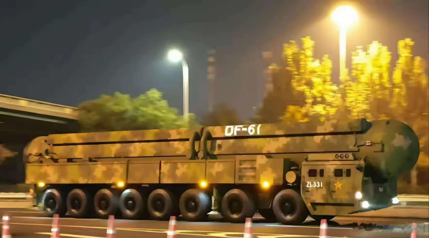 东风61在北京的同学拍的，太帅了！[玫瑰]​​​