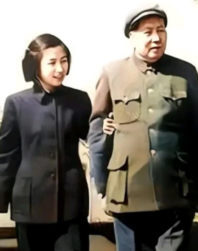 1968年，毛主席突然发现，士兵们见到自己女儿李讷时，竟主动行军礼，好奇的毛主席