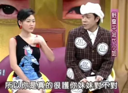 小S这个人，爱大S是真的，嫉妒她也是真的。她对大S的心态，大概就是网友们常说的：