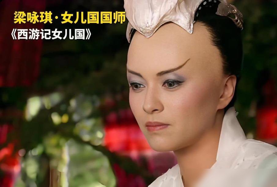 关晓彤头上顶个缝纫机，舒畅演天山童姥像顶了个鸡毛掸子，袁姗姗那锅盖刘海一出来，观众直接弃剧。这些造型