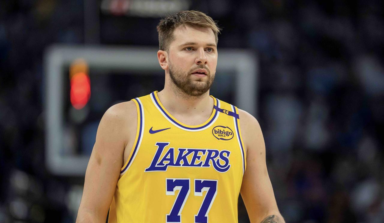 8月1日一大早，NBA湖人传来两个惊爆消息。1、东契奇计划提前续约湖人东契奇