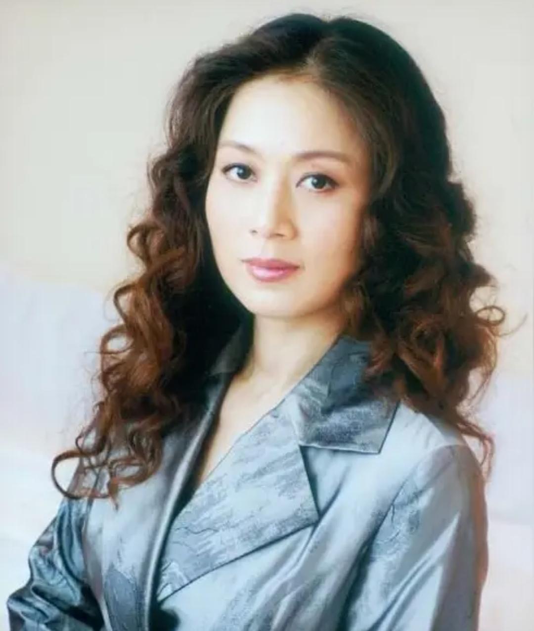 恩爱33年难抵现实？这次，余秋雨和马兰的现状，给丁克夫妻提了醒娱乐明星