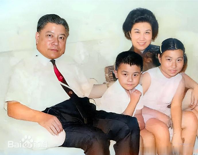 蔡康永清空微博未回应面对网上的各种声音蔡康永始终没有出面回应，反倒被网友发现悄