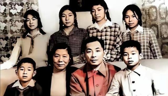 1985年，开国上将叶飞在病榻上听闻小女儿叶之枫因泄露国家机密被捕的消息，沉默良