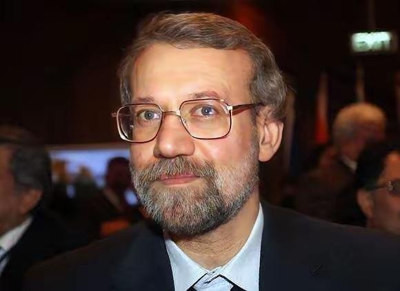 拉里贾尼离开了，他的前辈们以悲壮的结局收场，他呢，也踏着前辈们的脚步，走向了悲壮