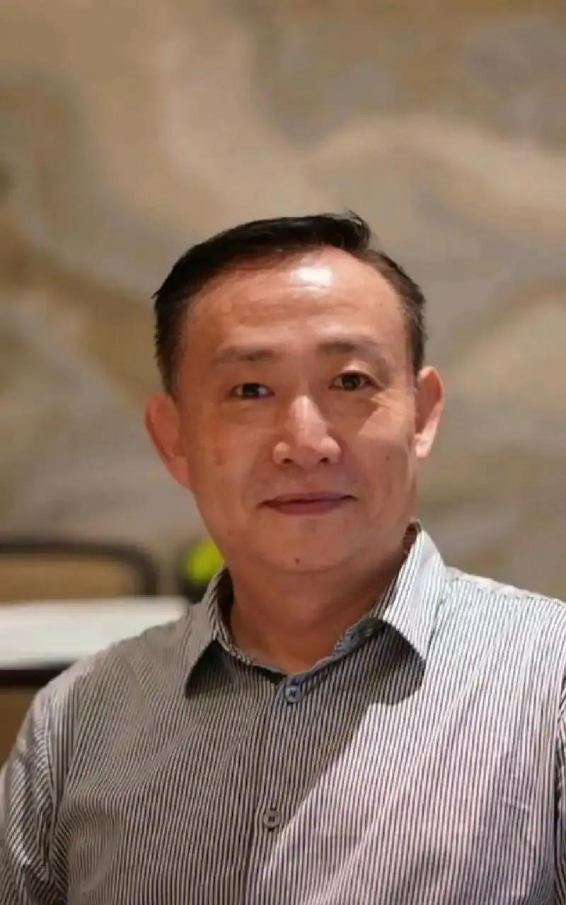 卢麒元难掩兴奋，直接把话挑明了！10月3号的发文直接甩出三句重话：“由东大承载的