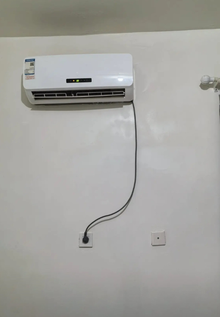 在公司上班，公司里的空调开16度，大家装作没看见一样，反正感觉挺凉快就行，又不是