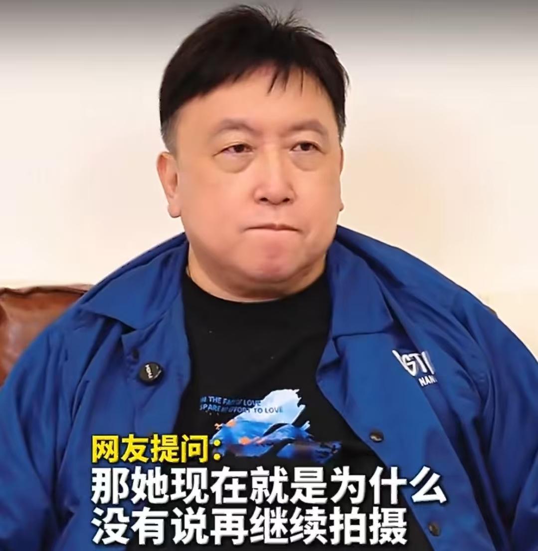 助理问王晶：“为什么张柏芝现在不拍戏了？”王晶：“可能她觉得拍戏比较辛苦，而且她