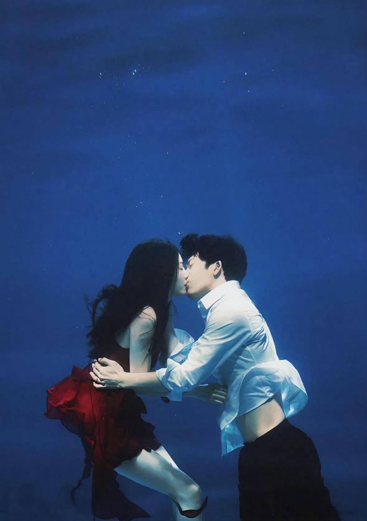 钢铁森林删吻戏哇这个水下吻太美啦