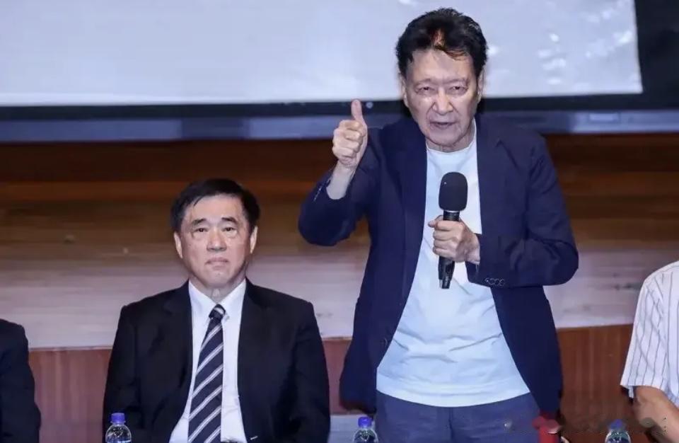 郝龙斌拉着退将喊“尊严”？这套“独台”话术早被戳穿了！郝龙斌凑齐50多位退役
