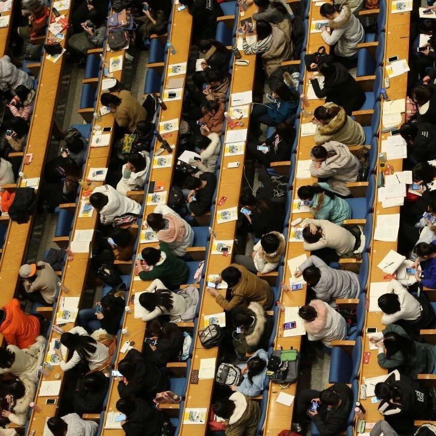 你有没有发现，现在的大学，好像越来越像高中了？以前我们总听长辈说：“现在辛苦