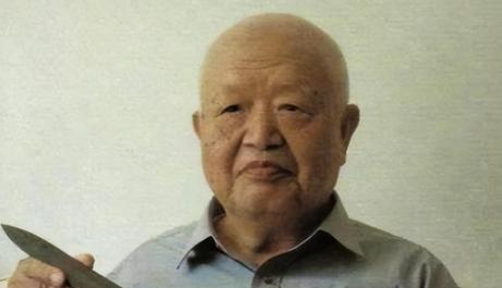 1952年，北大一教授，路遇一女子贩卖字画，他随手拿起一幅打开，却忽然脸色大变，