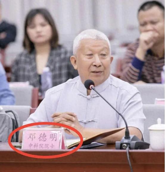 太离谱了！顶着“院士”的头衔整整8年，结果一查，中科院现有的888名在世院士名单