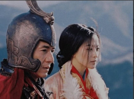 2004年，唐季礼筹拍《神话》，特地请来韩国女艺人金喜善饰演玉漱一角，原定男主本