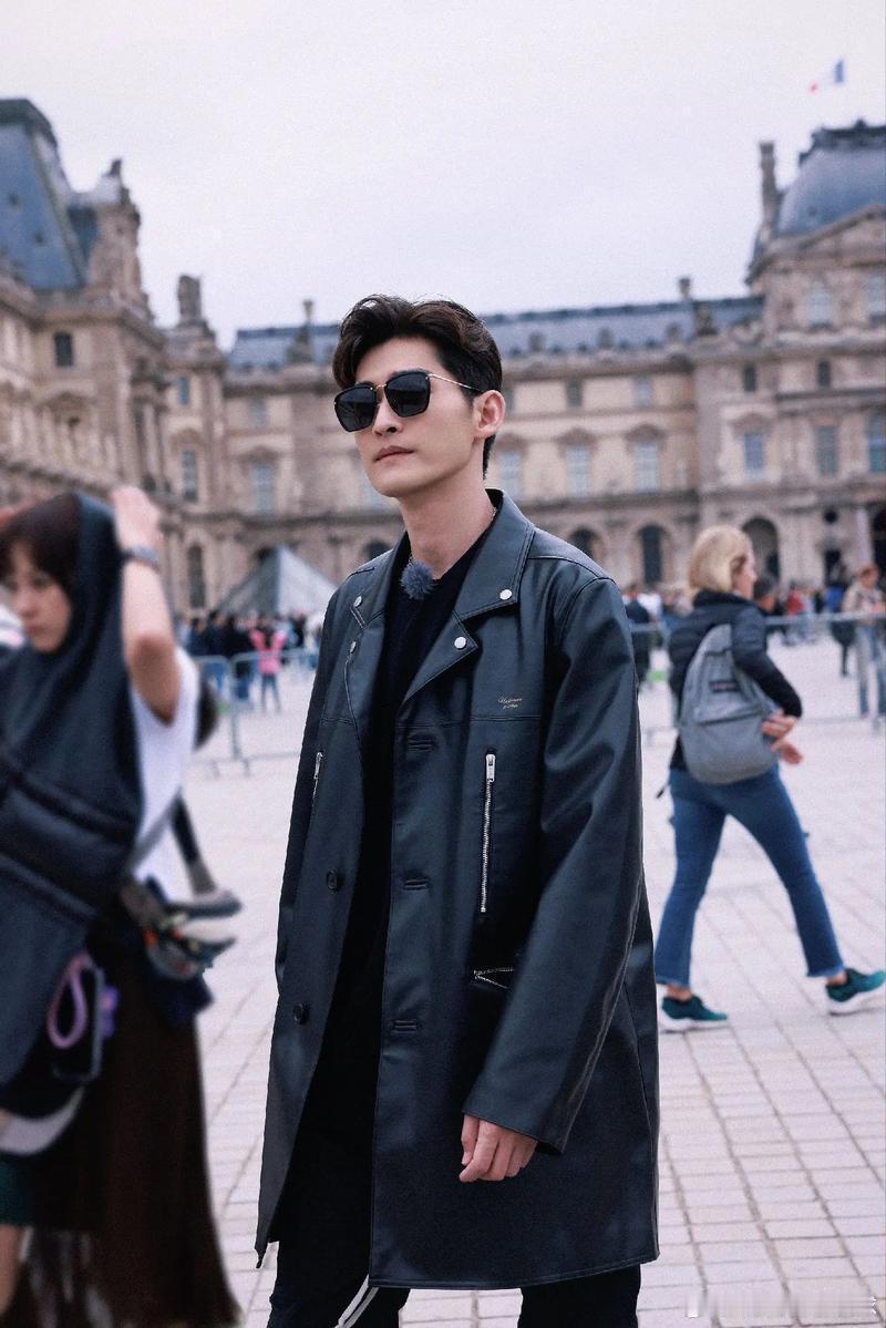 张翰回应去移民局张翰只是去办个港澳通行证别过度解读了