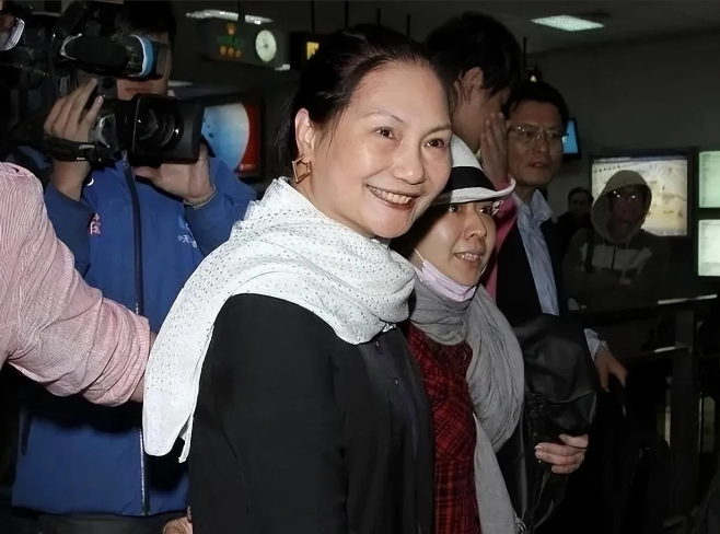 孩子们马上放暑假了，汪小菲决定带孩子们回北京游遍祖国大好河山，半路上“杀”出来个