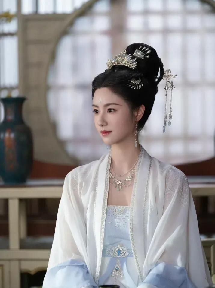 凡人修仙传导演选角南宫婉的时候有考虑过哪怕一秒钟吗？金晨确实不适合啊！看看怀庆
