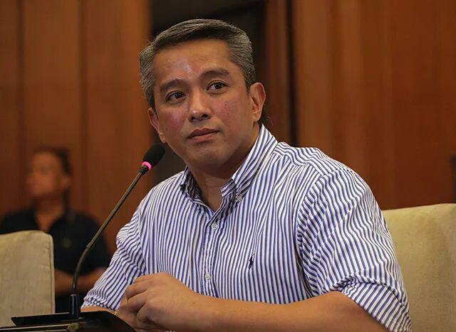 为何都表态不参选2028年总统？5日，小马的亲信，菲内政部长雷穆拉公开表态，他
