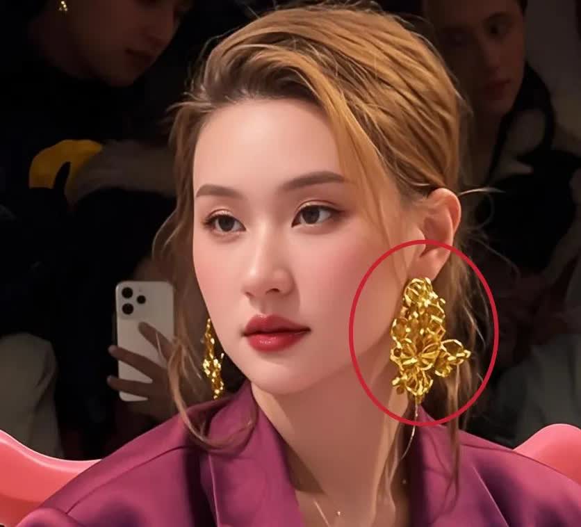 别再瞎猜啦，何超莲和窦骁离不了婚。不是因为感情多深，而是何超莲心里