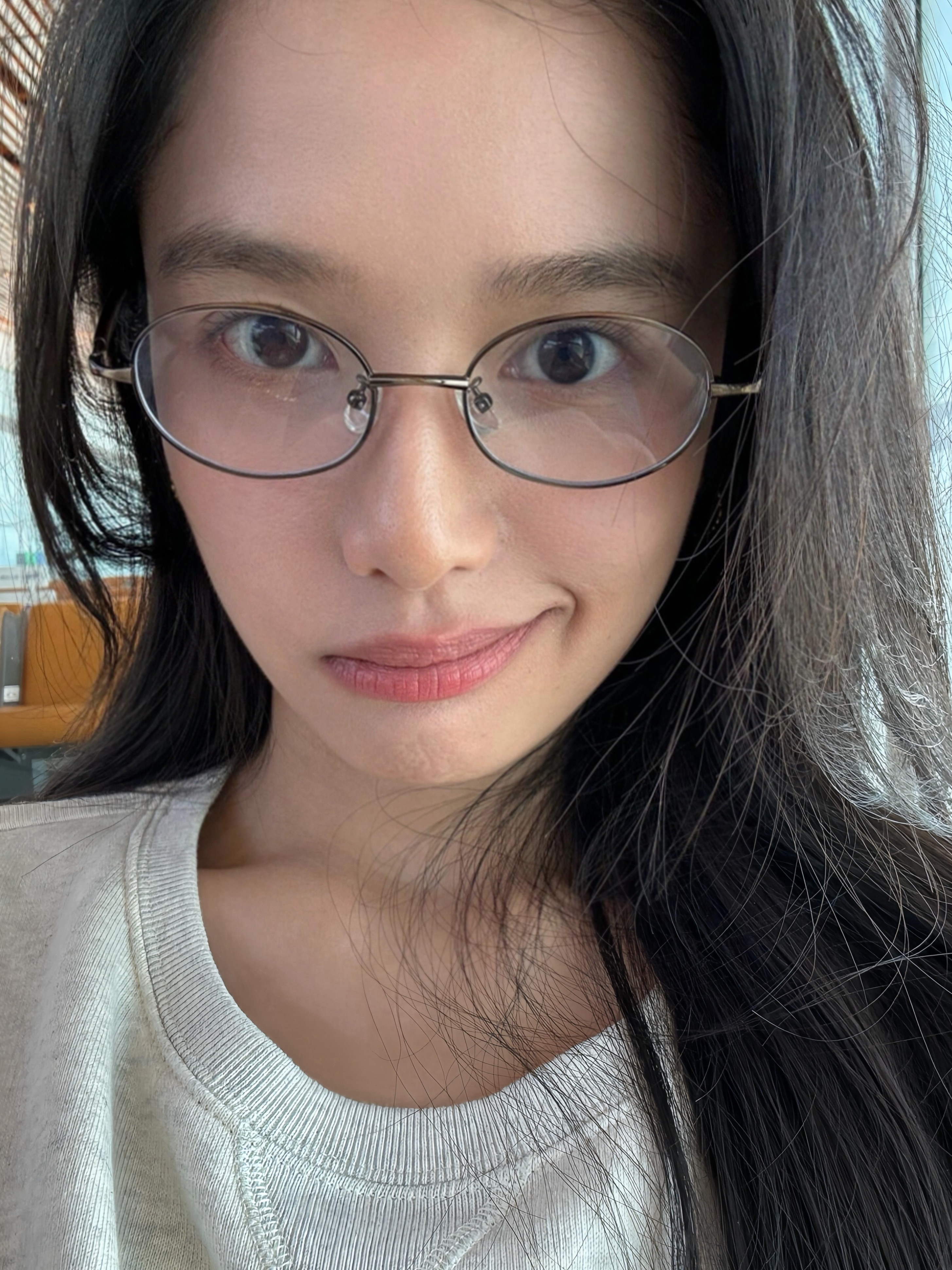 张婧仪自拍|没有技巧全靠颜值📷