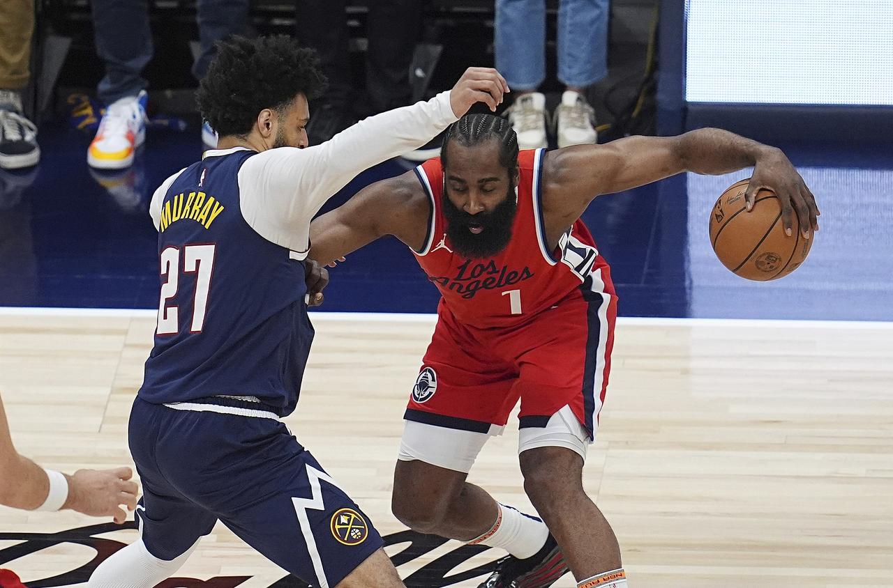 哈登：“我没有创造后撤步，我只是给它加了一小点变化。”皮尔斯：“你知道，很多孩