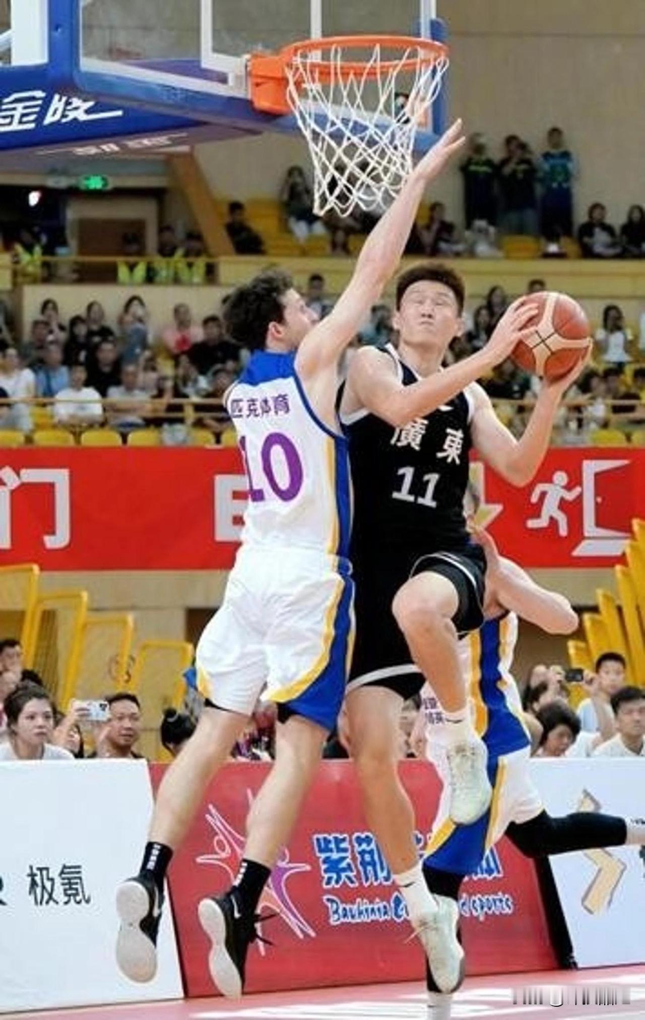 男篮全运队可以报16名参赛运动员，广东全运队把广东三支CBA球队自己培养的球星悉