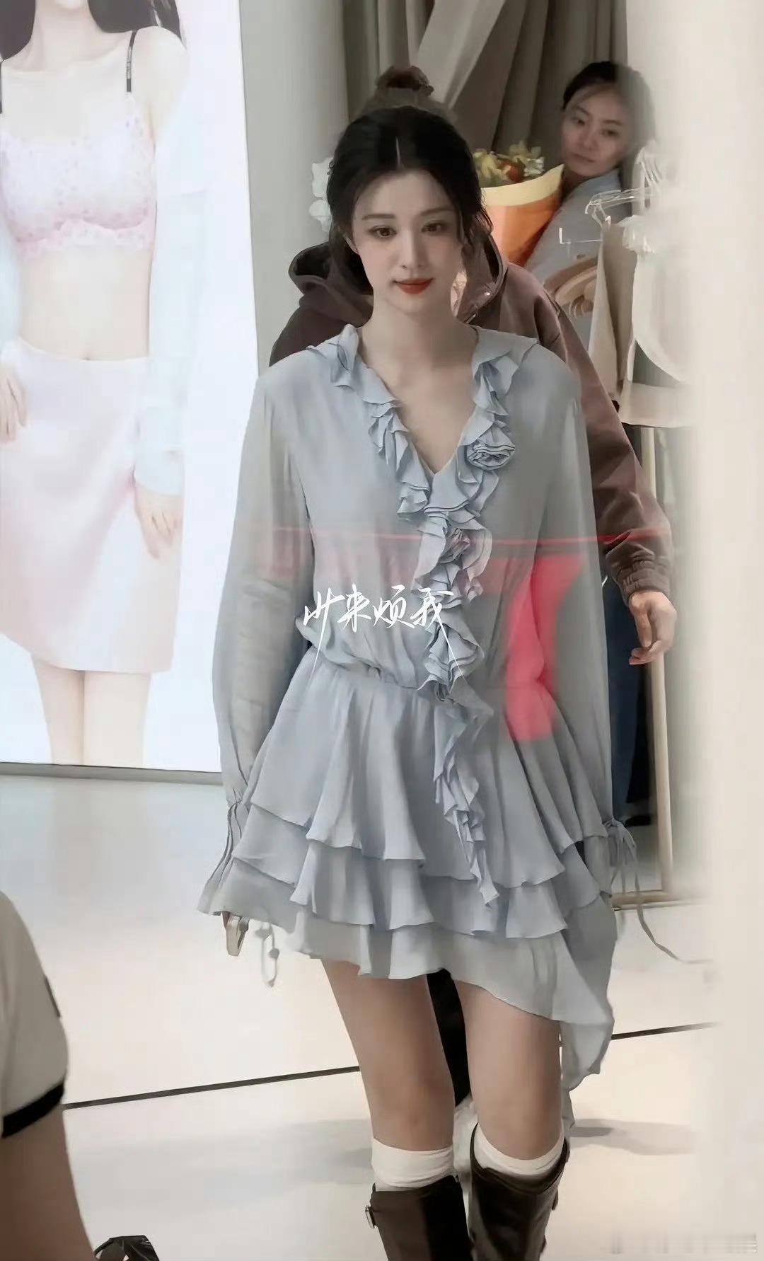 王楚然的工作室照片是被油糊住了吗？还不如人家路人拍的。