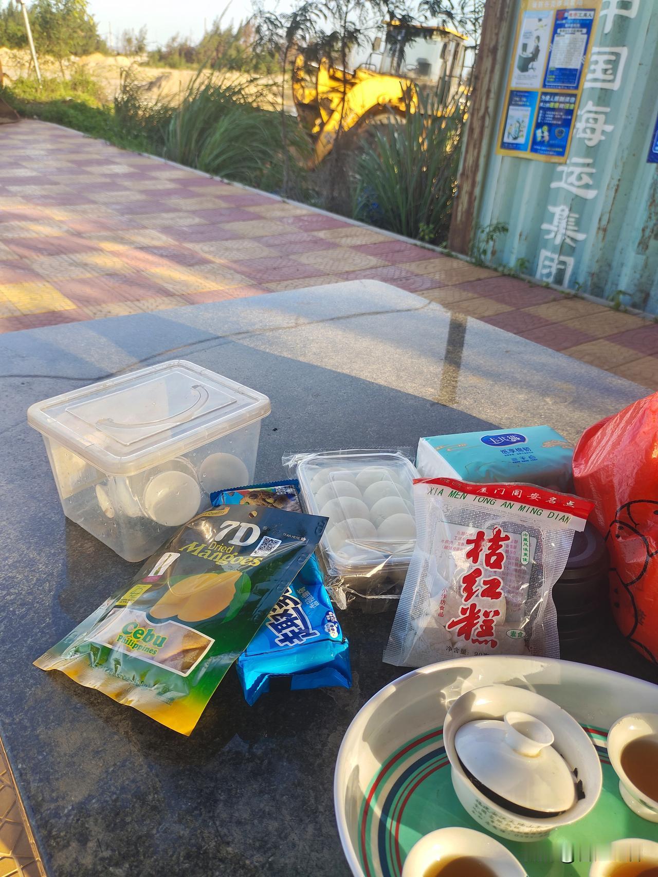 开启自驾游模式，今天东石塔头孙村！在塔头孙海边小公园榕树边桌子上泡茶！老样子，