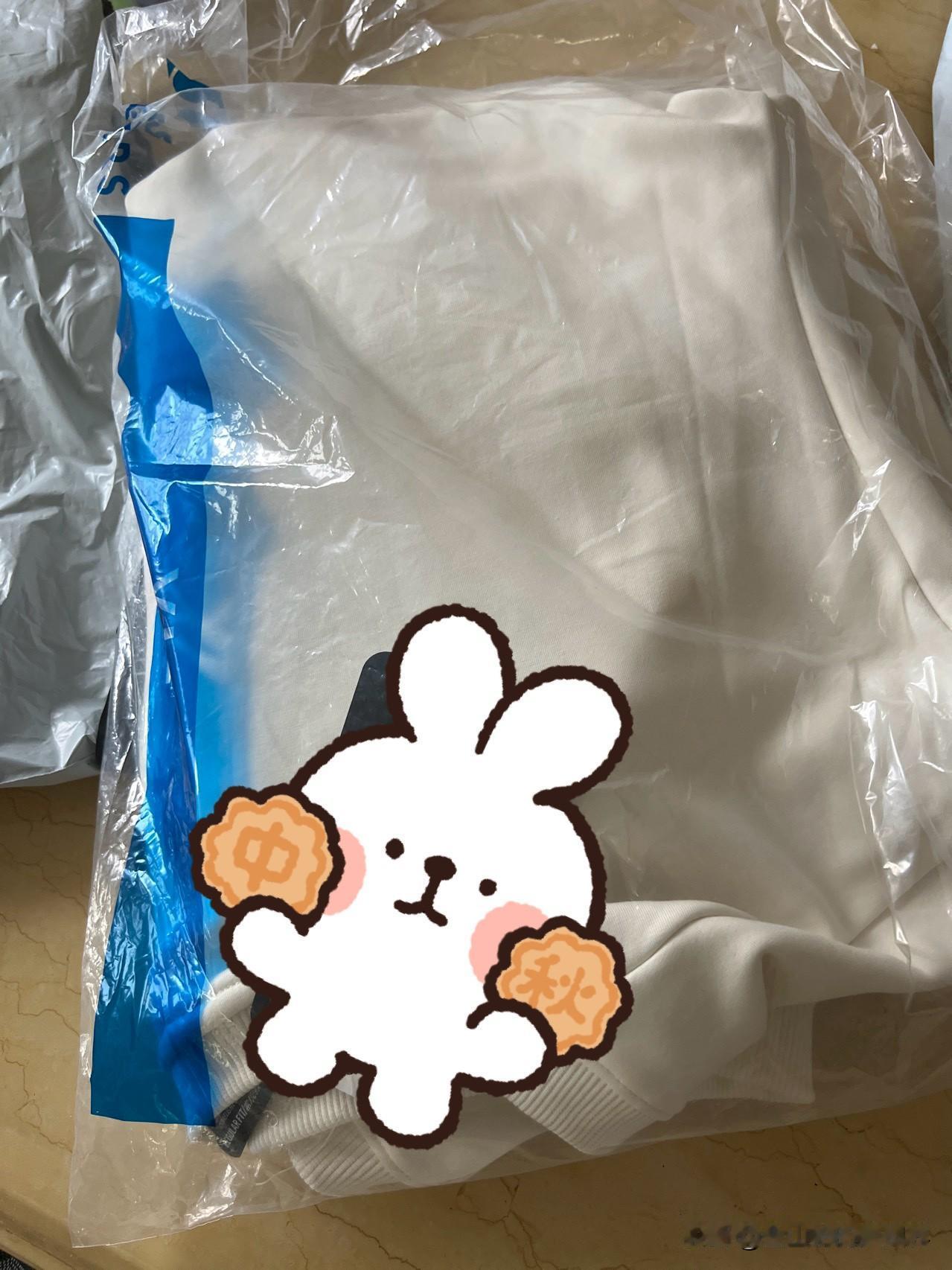 小程序上购物体验不太好，前几天看到广告，在某奇小程序上购了一个卫衣，今天到货后，
