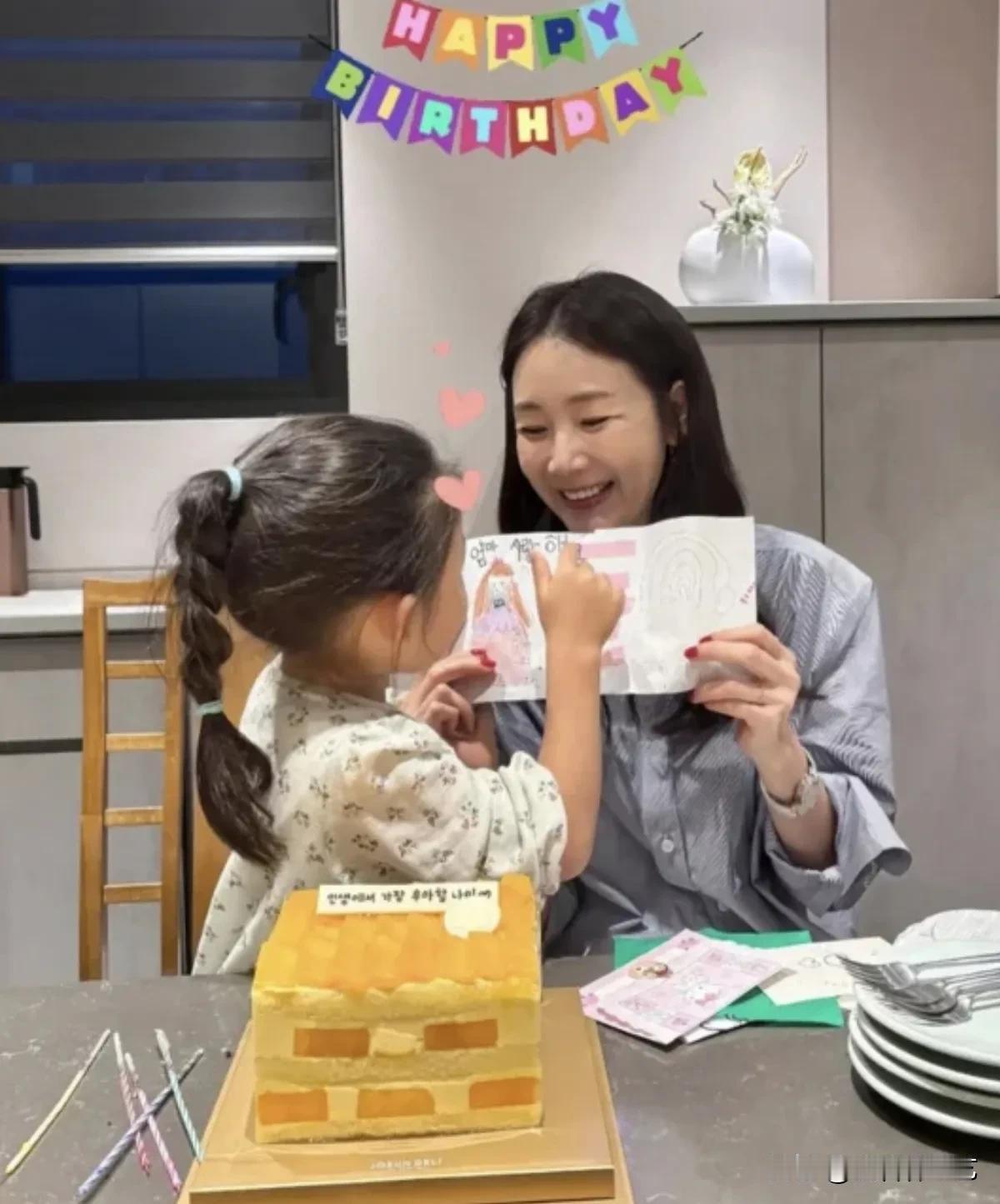 11日，演员崔智友在自己的Instagram上上传了照片。公开的照片中，崔智友坐