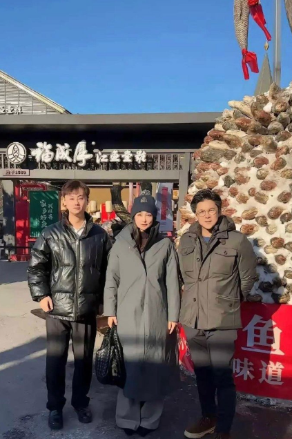 郭晶晶要笑晕了！她做梦也没想到，在别人手机里看到这样的霍启刚​​​