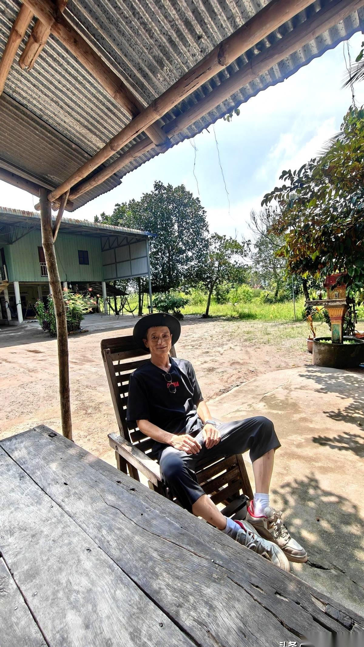 她说她爸妈去金边了，家里就她一个。我脑子里瞬间闪过无数个社会新闻头条，讲真，前