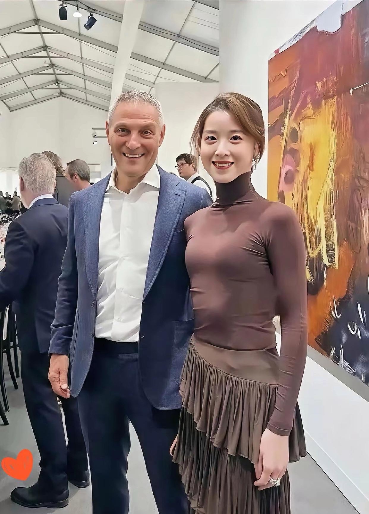 章泽天这身穿搭，真让普通人看不懂！身家600亿，还是清华优秀校友第三的章泽天，最