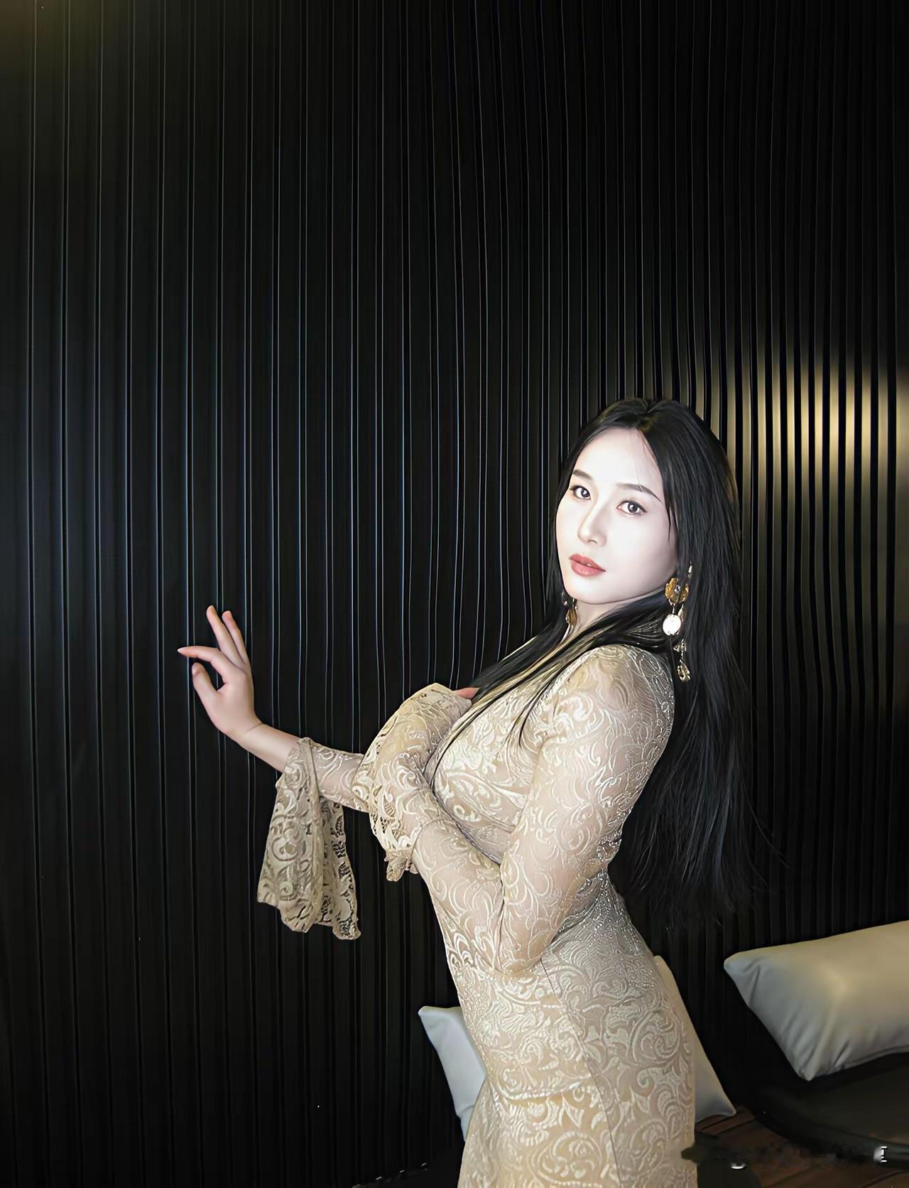 职业装和生活装,你更偏爱哪个?