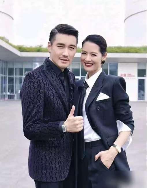 胡兵54岁，身家过亿，独居，北京国贸720平豪宅，衣帽间像专卖店，存着2亿的奢侈