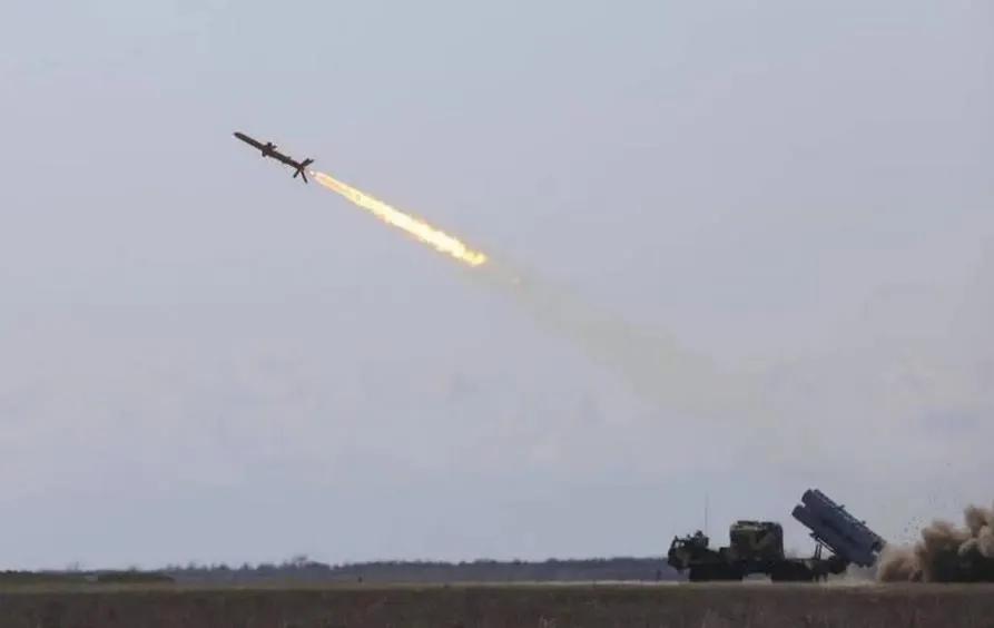 俄军使用伊斯坎德尔M近程弹道导弹，在第聂伯罗彼得罗夫斯克州瓦西里耶夫斯克附近摧毁