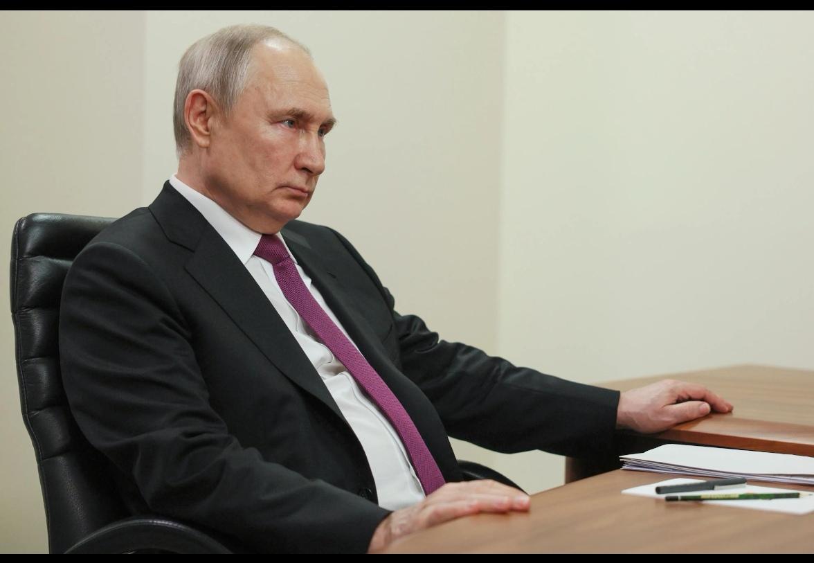 俄乌之战点评说到底，是普京给俄罗斯找了事，仗着自己家有“煤气罐”，烧的横蹦，一