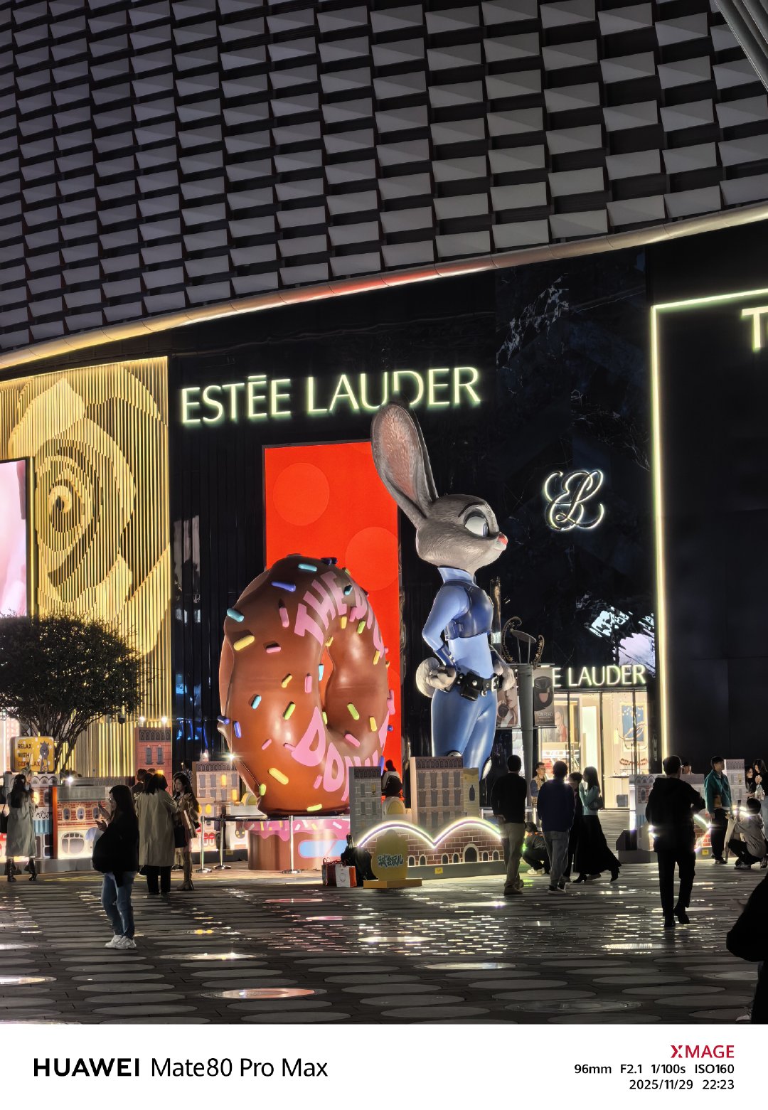 大家好，我用刚买的华为Mate80Promax1TB拍了些样张，各位感觉