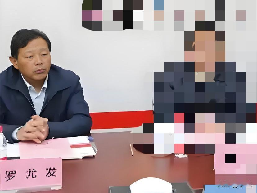 今天四川隆昌退休1年的罗尤发上了热搜他是1964年出生的四川隆昌人他长期在隆