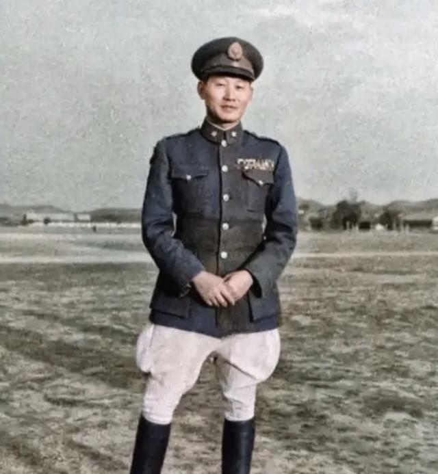 1955年，孙立人被软禁，失去了唯一的经济来源——军饷。他的妻子只能靠典当物品来
