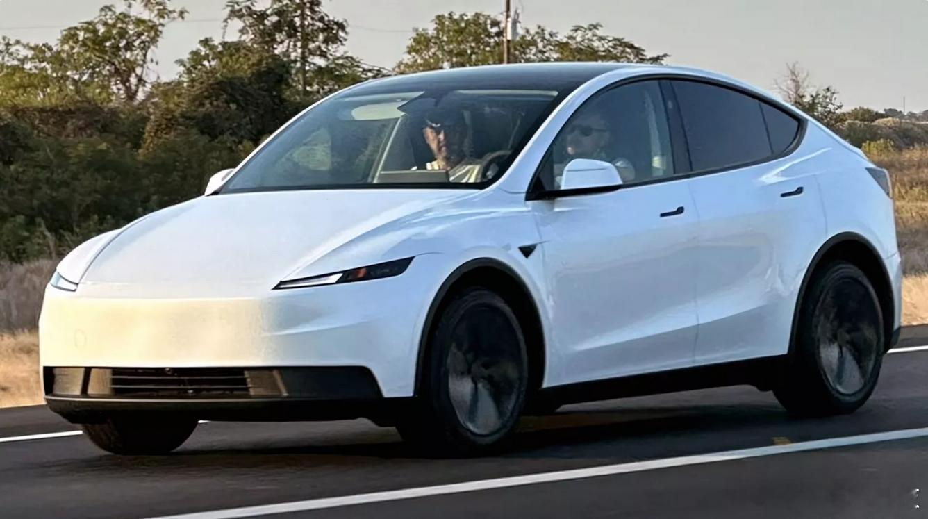 丐版特斯拉ModelY谍照曝光廉价版特斯拉ModelY谍照曝光（白车）与